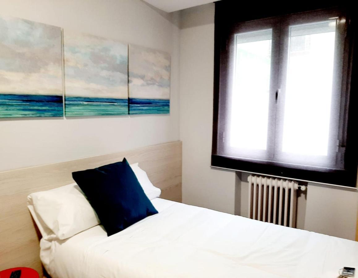 Single Room,925765384:JPEG